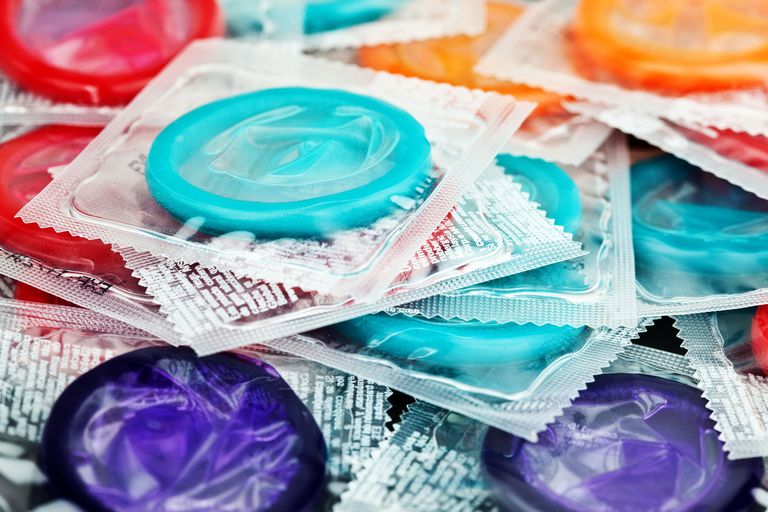 علت استفاده از کاندوم چیست؟ چرا باید از کاندوم استفاده کنیم؟ - تیبوکا